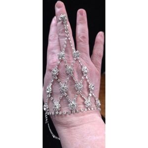 New Sparkling Rhinestone Hand Chain Slave Bracelet Ring Adjustable Silver Tone